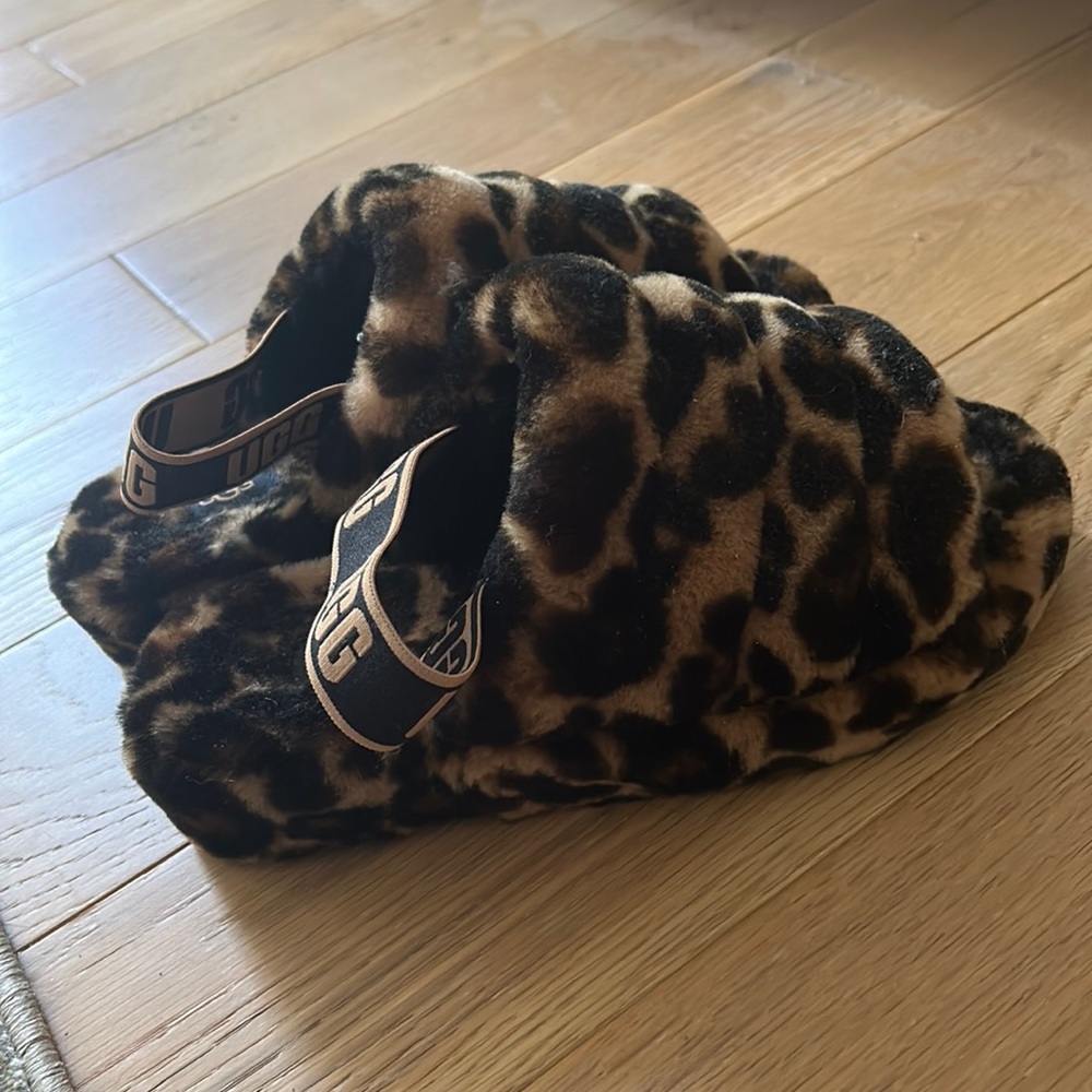Leopard print ugg slide slippers